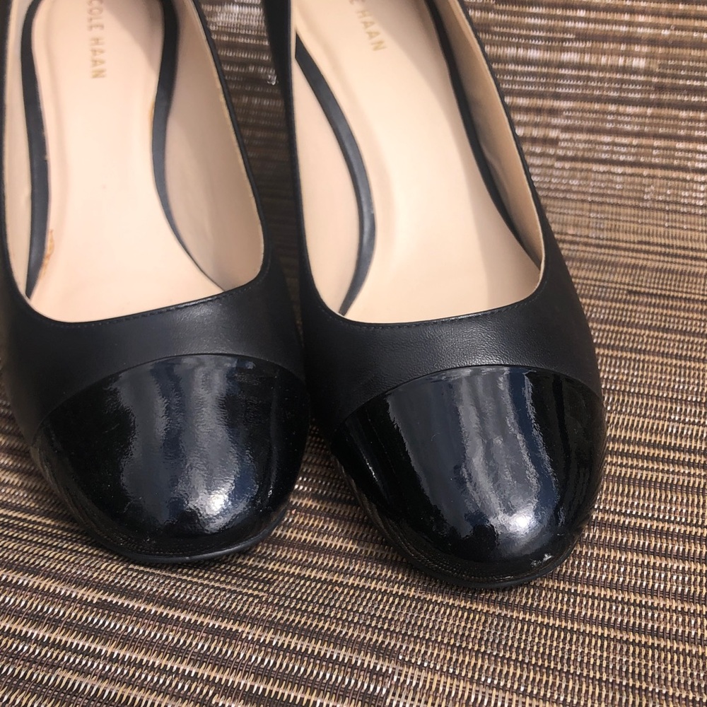 Cole Haan Black Two-Tone Leather and Patent Cap-Toe Flats - Picture 4 of 5